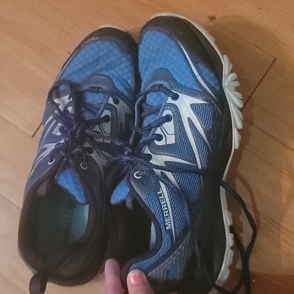 MERRELL SIZE 10 WOMANS BLACK AND BLUE RUNNING SHOES! - Picture 3 of 10